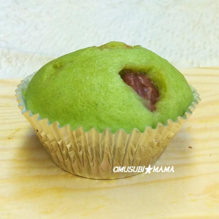 抹茶味には金時豆★米粉の蒸しパン